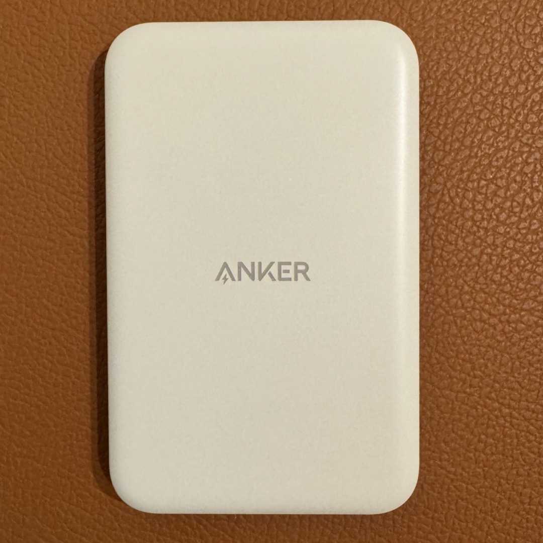 Anker(アンカー)のAnker 621 Magnetic Battery (MagGo) ホワイト スマホ/家電/カメラのスマートフォン/携帯電話(バッテリー/充電器)の商品写真