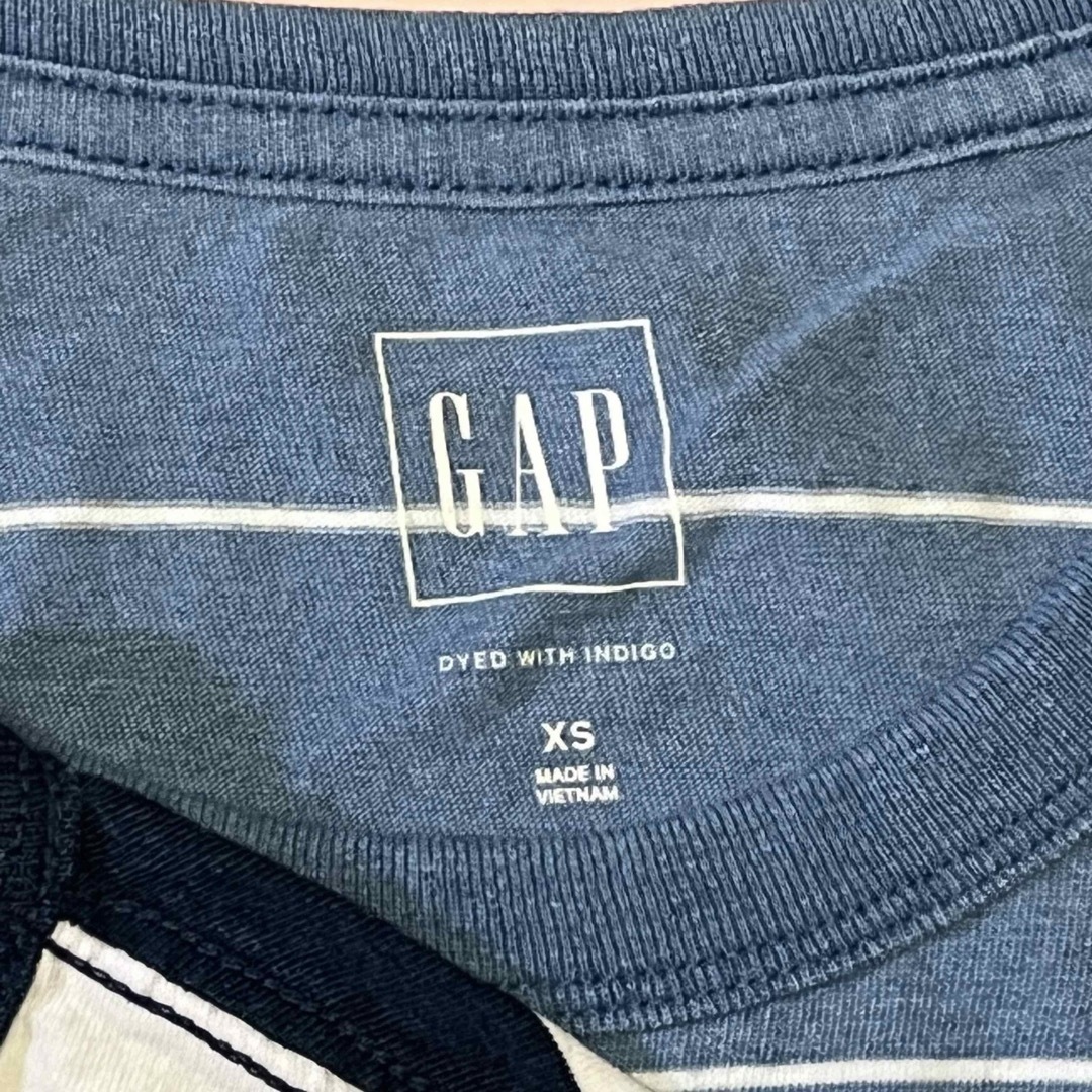 GAP(ギャップ)のGAPメンズXSサイズ Tシャツ タグ付き　新品未使用　インディゴ染め2枚セット メンズのトップス(Tシャツ/カットソー(半袖/袖なし))の商品写真