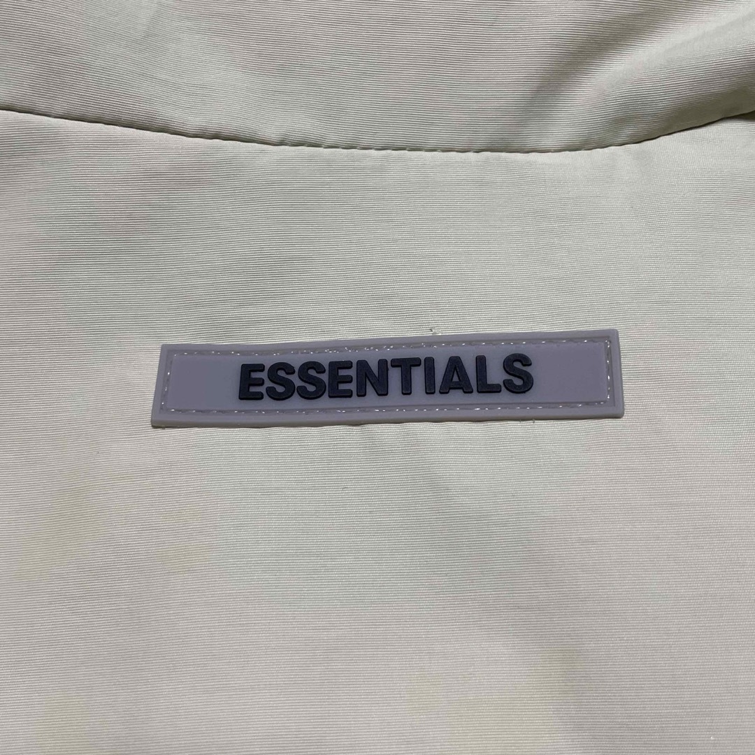 FEAR OF GOD(フィアオブゴッド)のFOG ESSENTIALS パファーダウンジャケット M メンズのジャケット/アウター(ダウンジャケット)の商品写真