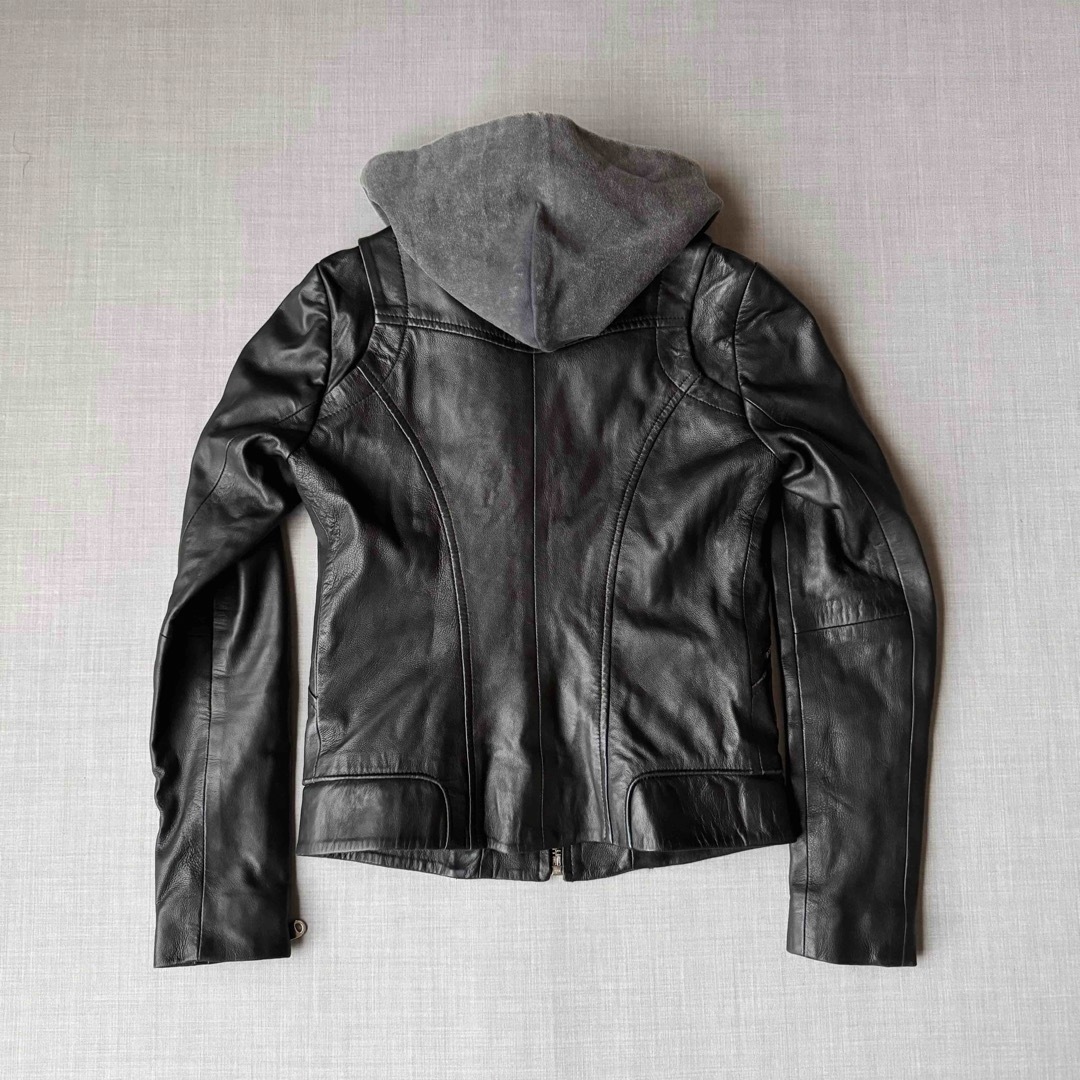 DOMA(ドマ)の美品 DOMA ラムレザー ライダースジャケット XS フーディ ブラック レディースのジャケット/アウター(ライダースジャケット)の商品写真
