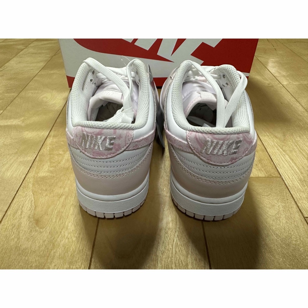 NIKE(ナイキ)のNike WMNS Dunk Low Pink Paisley 27.0 メンズの靴/シューズ(スニーカー)の商品写真