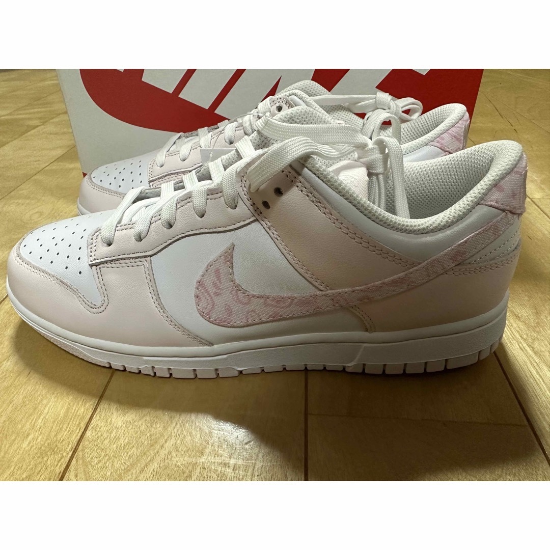 NIKE(ナイキ)のNike WMNS Dunk Low Pink Paisley 27.0 メンズの靴/シューズ(スニーカー)の商品写真