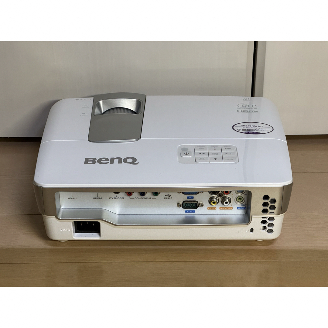 BENQ(ベンキュー)のBenQ DLPプロジェクター W1080ST + BenQ 3Dグラス スマホ/家電/カメラのテレビ/映像機器(プロジェクター)の商品写真