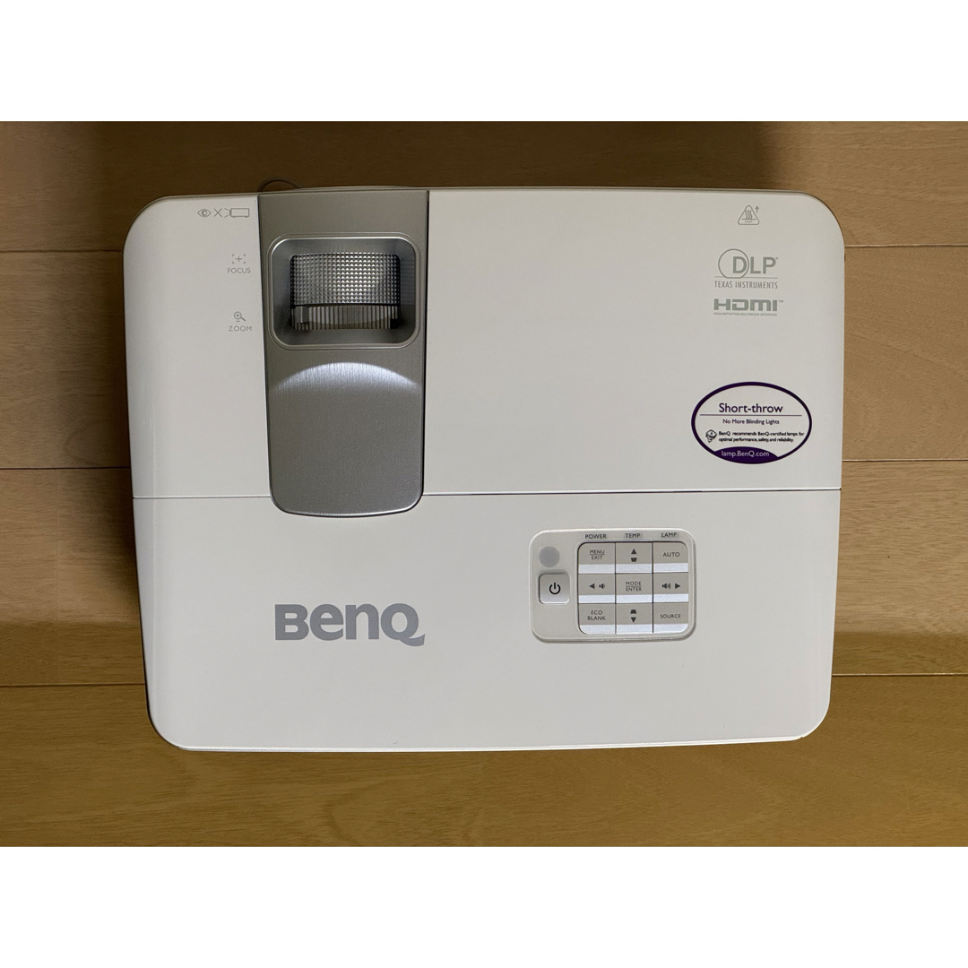 BENQ(ベンキュー)のBenQ DLPプロジェクター W1080ST + BenQ 3Dグラス スマホ/家電/カメラのテレビ/映像機器(プロジェクター)の商品写真