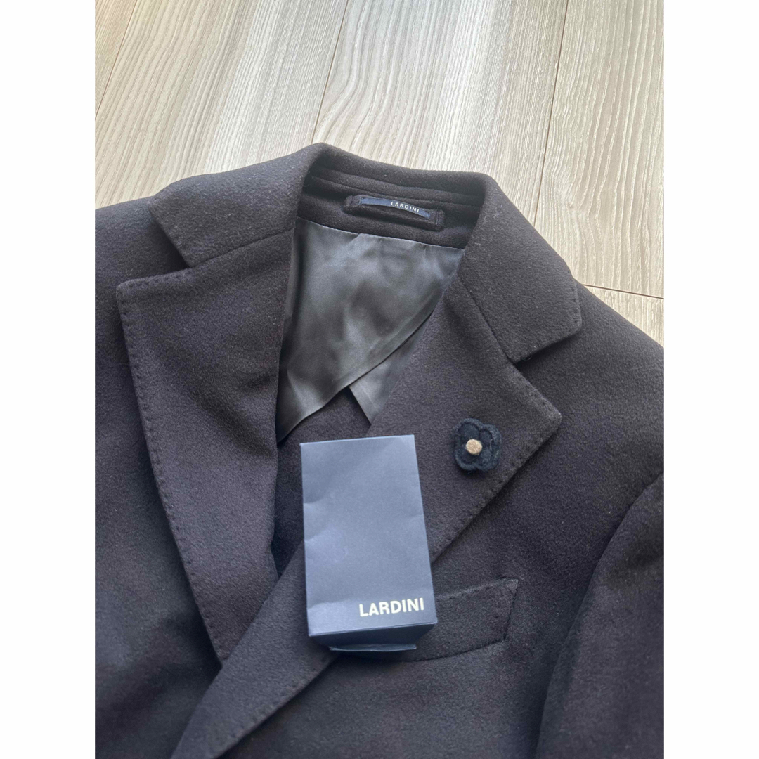 LARDINI(ラルディーニ)の定価14,9万 ラルディーニ チェスターコート ウール NAVY 最新型 44 メンズのジャケット/アウター(チェスターコート)の商品写真