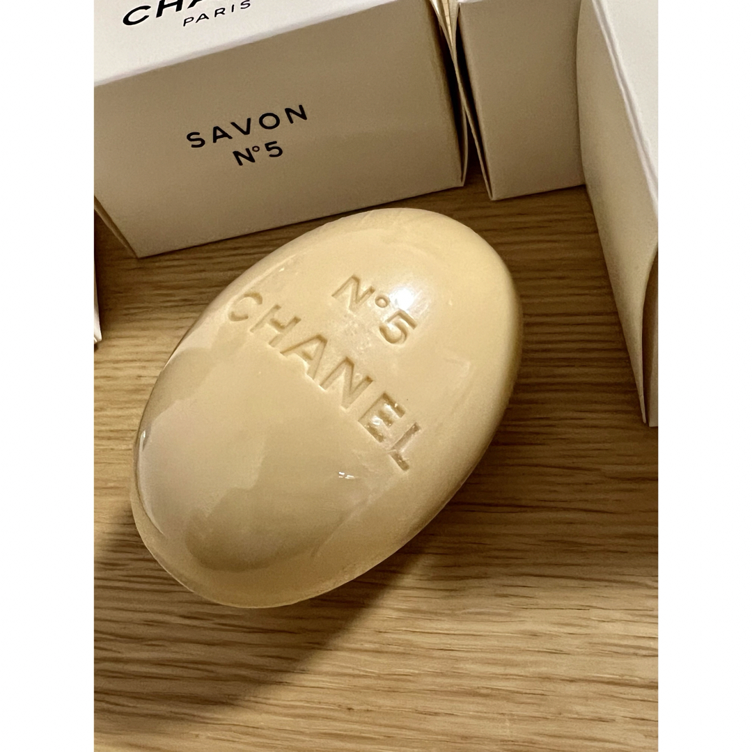 CHANEL(シャネル)のCHANEL N°5 サヴォン 100g×4個 コスメ/美容のボディケア(ボディソープ/石鹸)の商品写真