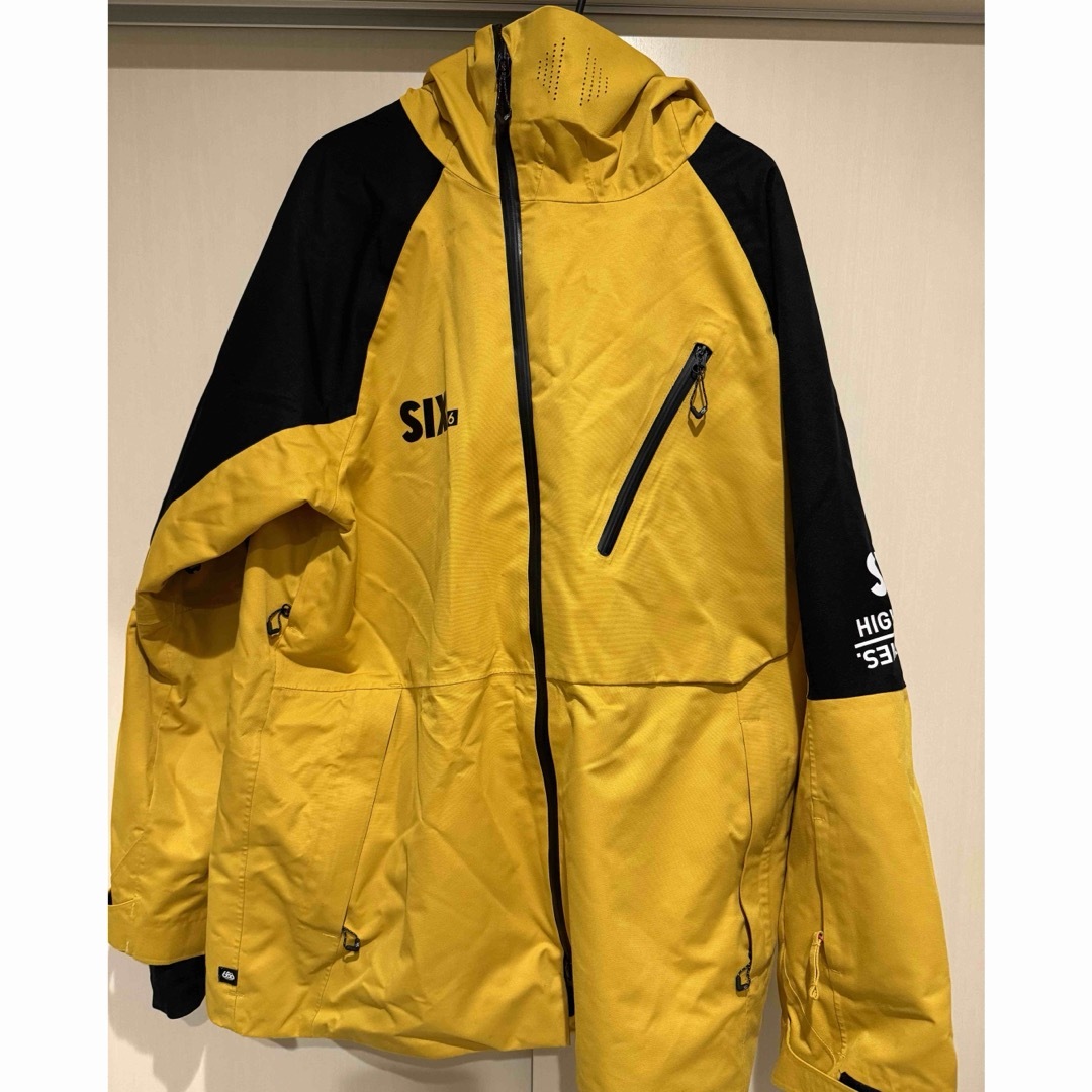 666(シックスシックスシックス)の限定 686 SIX FREEDOM THERMAGRAPH JACKET スポーツ/アウトドアのスノーボード(ウエア/装備)の商品写真