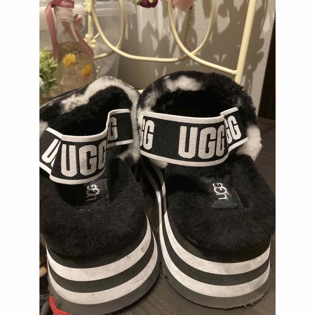 UGG(アグ)のUGG 厚底　ファーサンダル レディースの靴/シューズ(サンダル)の商品写真