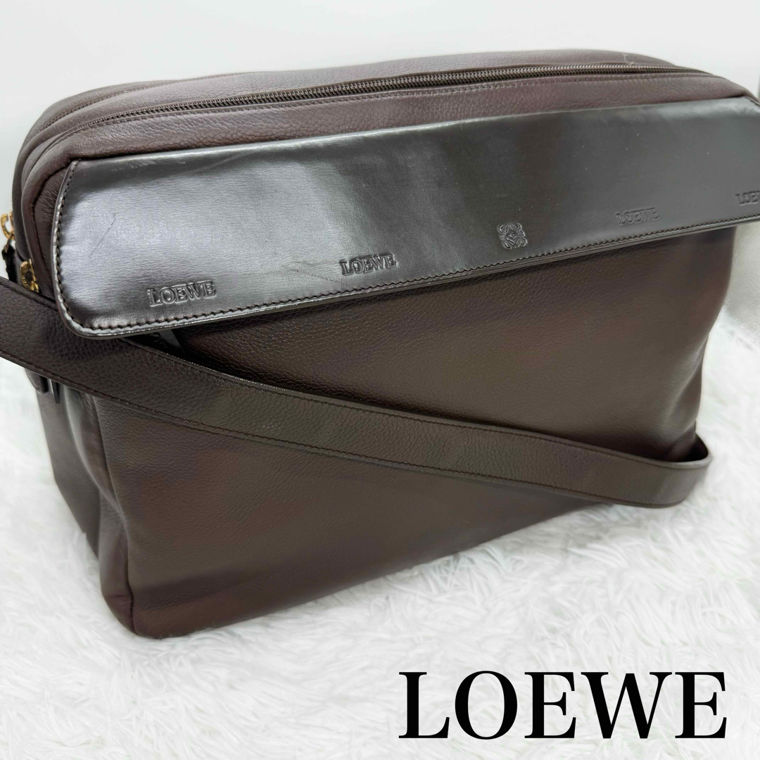 LOEWE(ロエベ)の美品✨LOEWE ロエベ　大容量　ショルダーバッグ　アナグラム　ロゴ型押し メンズのバッグ(ショルダーバッグ)の商品写真