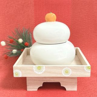 新品 まんまる 鏡餅 陶器の蓋付きボウル  三方付き / オブジェ としても♪ (食器)