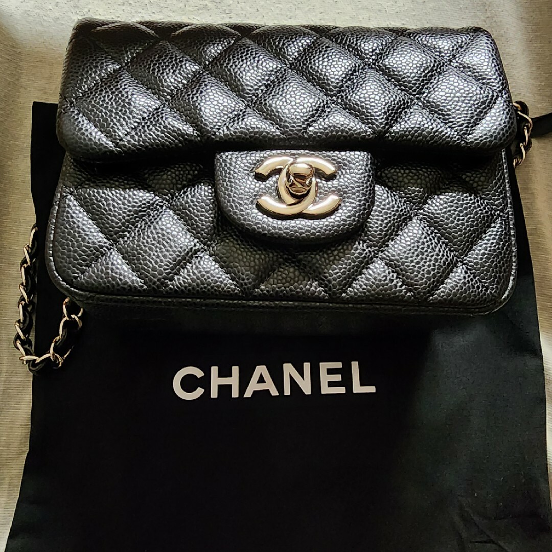 バッグCHANEL　キャビアスキン　シルバーチェーン　ミニマトラッセ