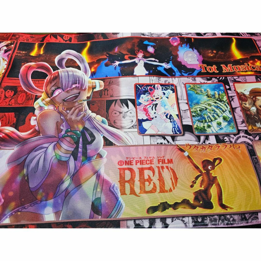 【ぴろん様専用】ワンピースカードゲーム　プレイマット　ウタ RED　コミック仕様 エンタメ/ホビーのトレーディングカード(カードサプライ/アクセサリ)の商品写真