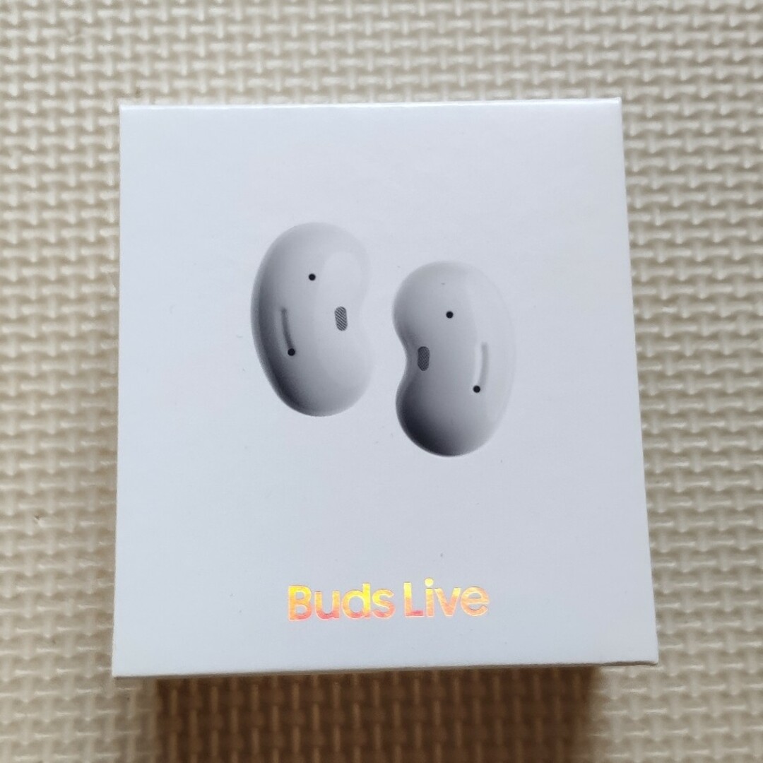 SAMSUNG(サムスン)の新品未使用 GALAXY Buds Live ワイヤレスイヤホン ホワイト スマホ/家電/カメラのオーディオ機器(ヘッドフォン/イヤフォン)の商品写真