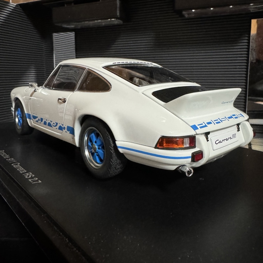 AUTOart - 絶版未展示品 オートアート 1/18 ポルシェ911 Carrera RS2.7