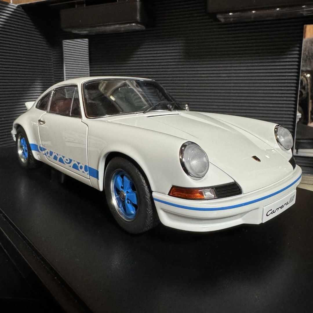 AUTOart - 絶版未展示品 オートアート 1/18 ポルシェ911 Carrera RS2.7