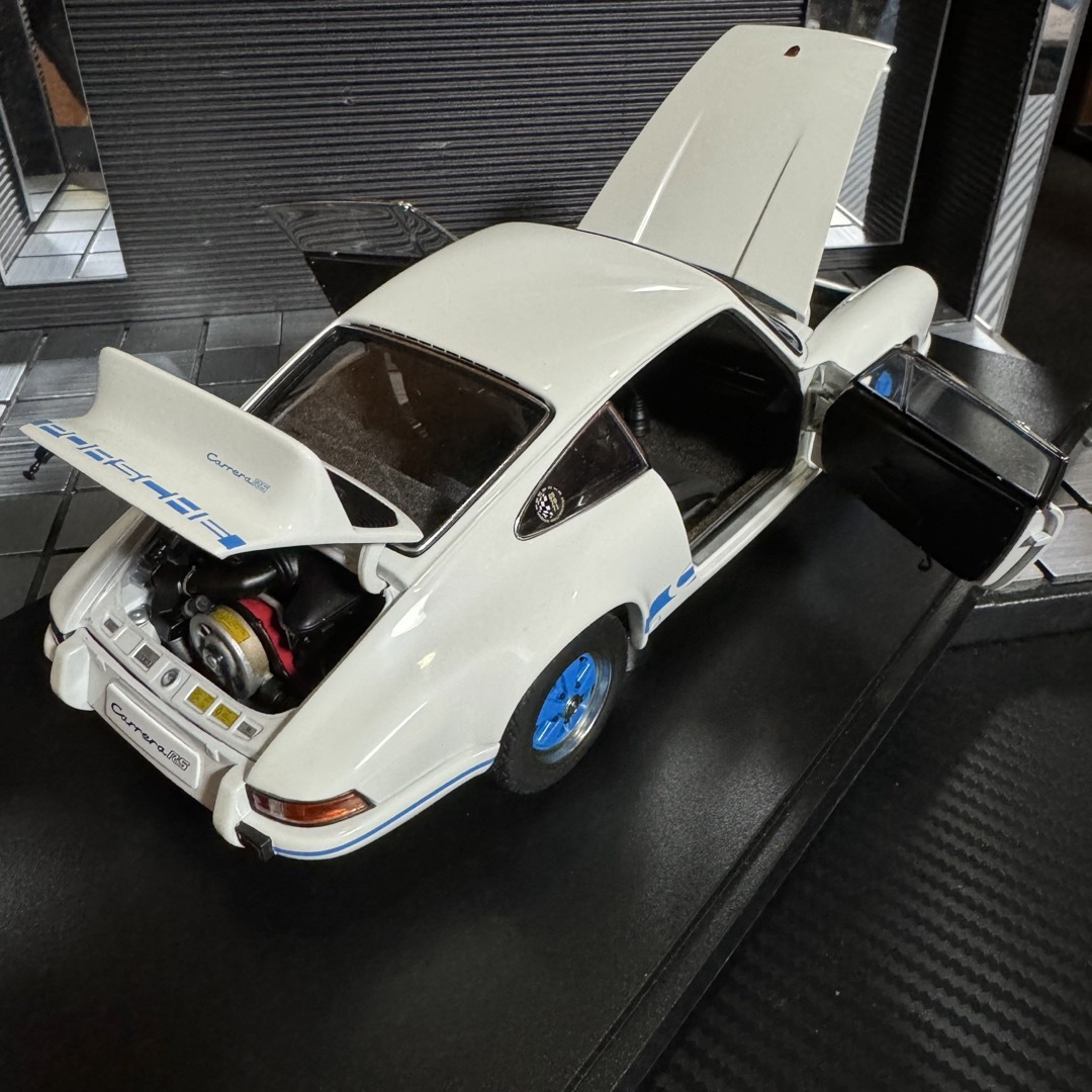 AUTOart - 絶版未展示品 オートアート 1/18 ポルシェ911 Carrera RS2.7