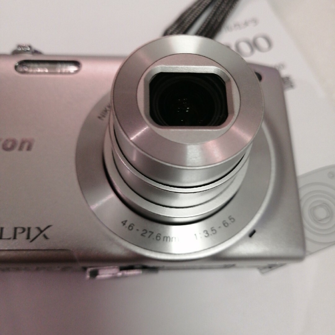 Nikon ニコン デジタルカメラ COOLPIX S3300 コンパクトカメラ スマホ/家電/カメラのカメラ(コンパクトデジタルカメラ)の商品写真