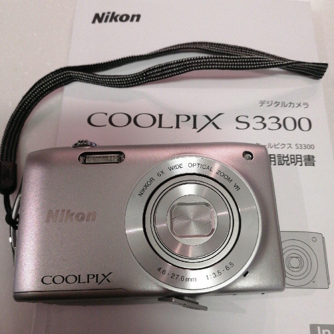 Nikon ニコン デジタルカメラ COOLPIX S3300 コンパクトカメラ スマホ/家電/カメラのカメラ(コンパクトデジタルカメラ)の商品写真