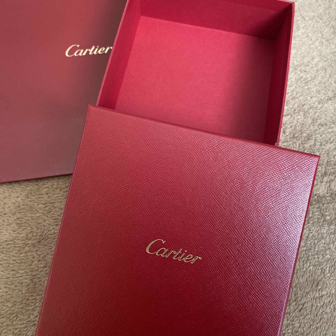 Cartier(カルティエ)のカルティエ　空箱　紙袋 レディースのバッグ(ショップ袋)の商品写真