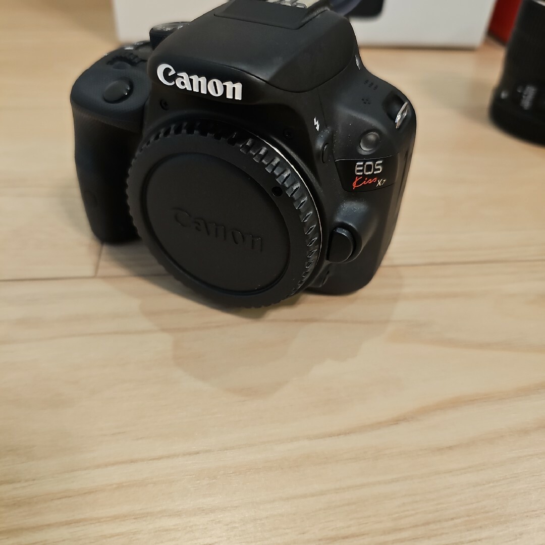 Canon(キヤノン)のEOS KISS7 ダブルズームキット　おまけ多数あり スマホ/家電/カメラのカメラ(デジタル一眼)の商品写真