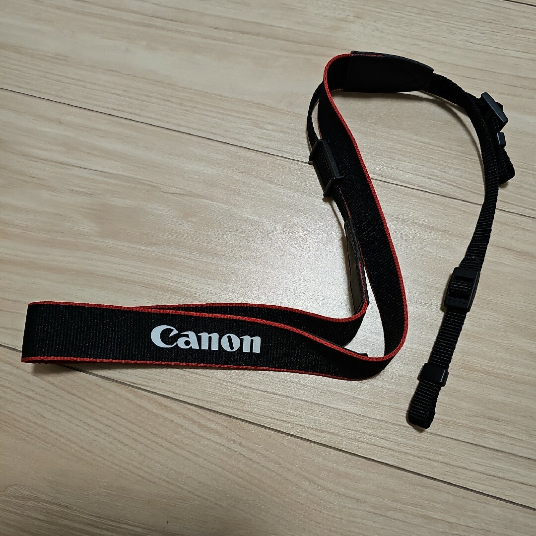 Canon(キヤノン)のEOS KISS7 ダブルズームキット　おまけ多数あり スマホ/家電/カメラのカメラ(デジタル一眼)の商品写真