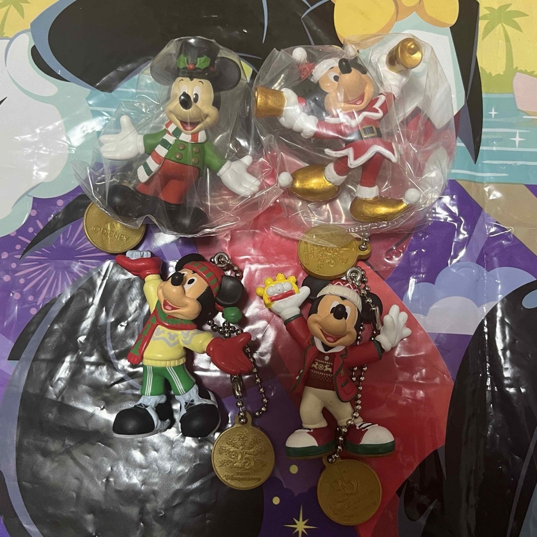 Disney(ディズニー)の【即日発送‼️】ディズニークリスマス2018 35周年限定 カプセルトイ エンタメ/ホビーのおもちゃ/ぬいぐるみ(キャラクターグッズ)の商品写真