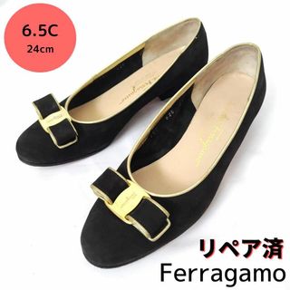 サルヴァトーレフェラガモ(Salvatore Ferragamo)のフェラガモ【Ferragamo】ヴァラ ゴールドパイピング スエード パンプス黒(ハイヒール/パンプス)