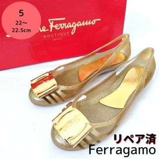 サルヴァトーレフェラガモ(Salvatore Ferragamo)のレア☆美品❤箱付☆フェラガモ【Ferragamo】ヴァラプレート ラバーパンプス(ハイヒール/パンプス)