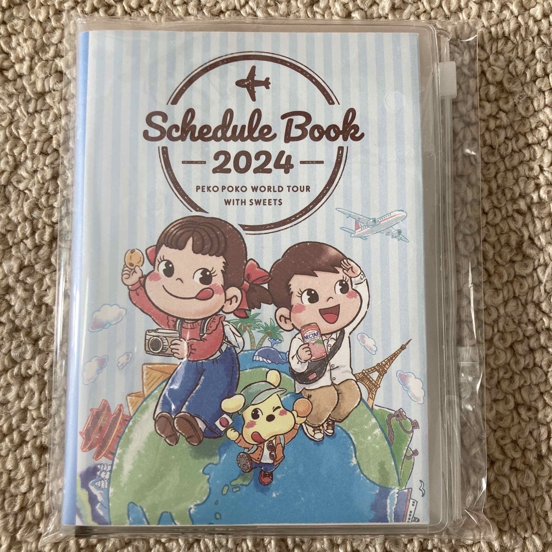 不二家(フジヤ)の不二家　ペコちゃんスケジュール手帳2024 エンタメ/ホビーのおもちゃ/ぬいぐるみ(キャラクターグッズ)の商品写真