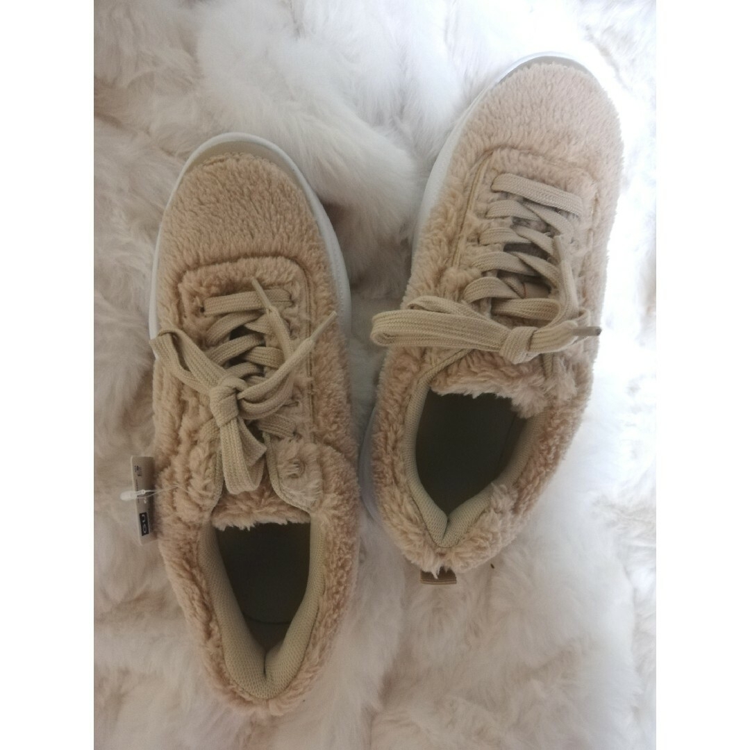 GU(ジーユー)の【新品】GU 厚底ボアスニーカーBEIGE 【M】 レディースの靴/シューズ(スニーカー)の商品写真