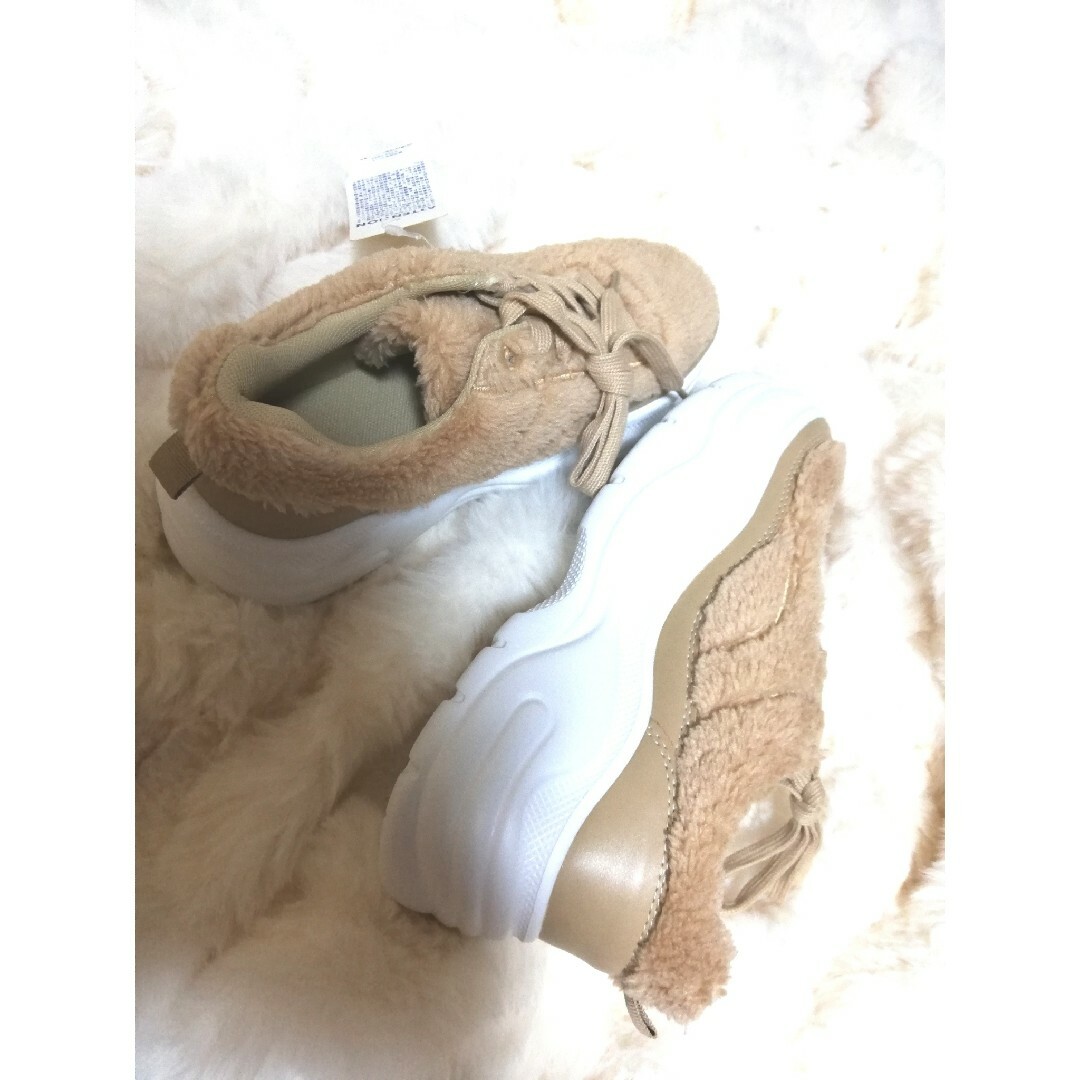 GU(ジーユー)の【新品】GU 厚底ボアスニーカーBEIGE 【M】 レディースの靴/シューズ(スニーカー)の商品写真