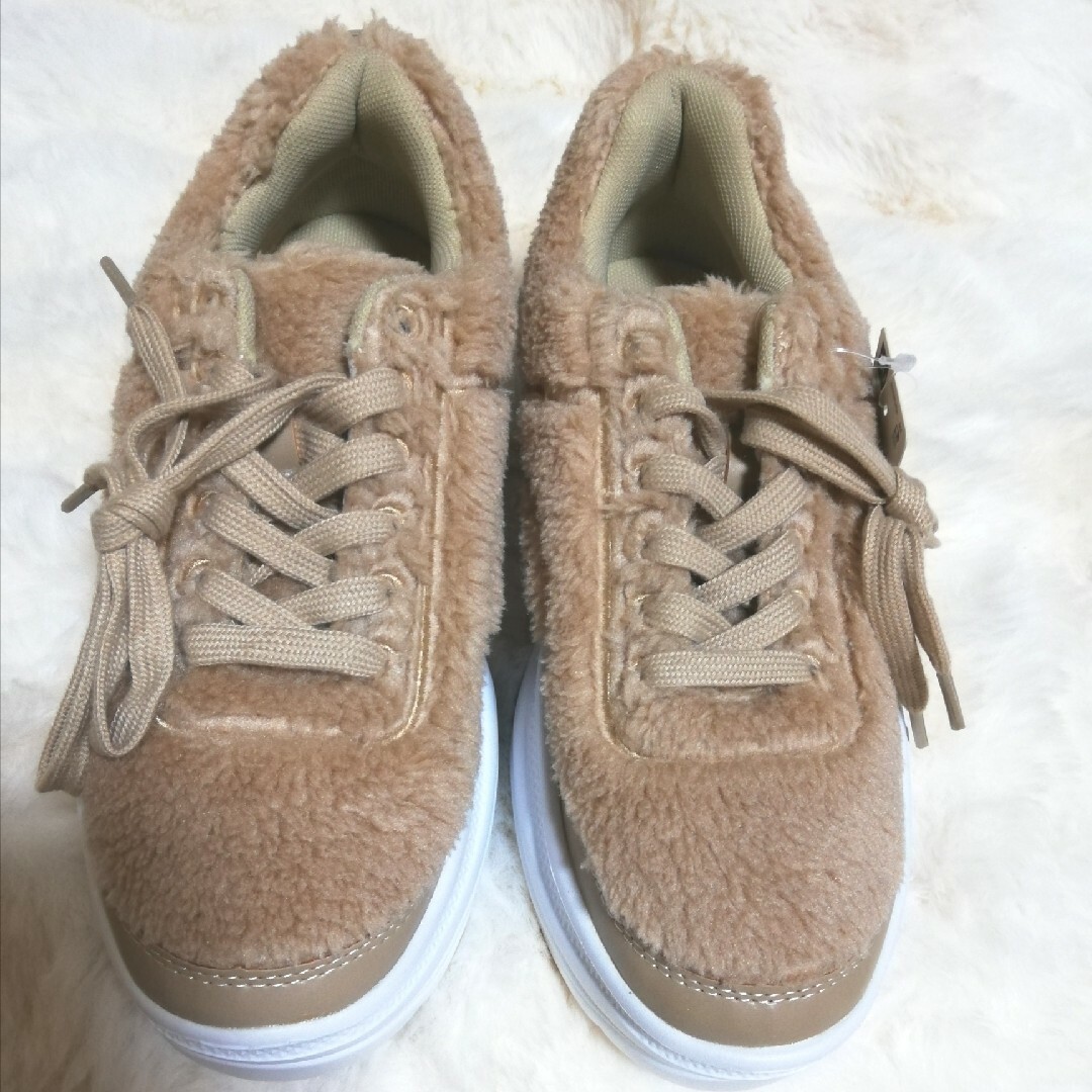 GU(ジーユー)の【新品】GU 厚底ボアスニーカーBEIGE 【M】 レディースの靴/シューズ(スニーカー)の商品写真