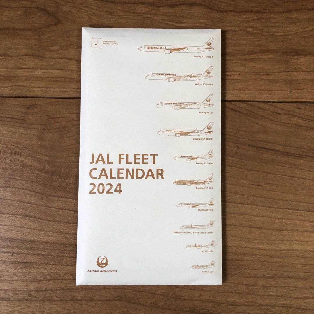 JAL(日本航空)(ジャル(ニホンコウクウ))のJAL 卓上カレンダー　2024 インテリア/住まい/日用品の文房具(カレンダー/スケジュール)の商品写真