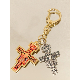 サン・ダミアーノの聖十字架のキーホルダー　●2種類の十字架(キーホルダー)