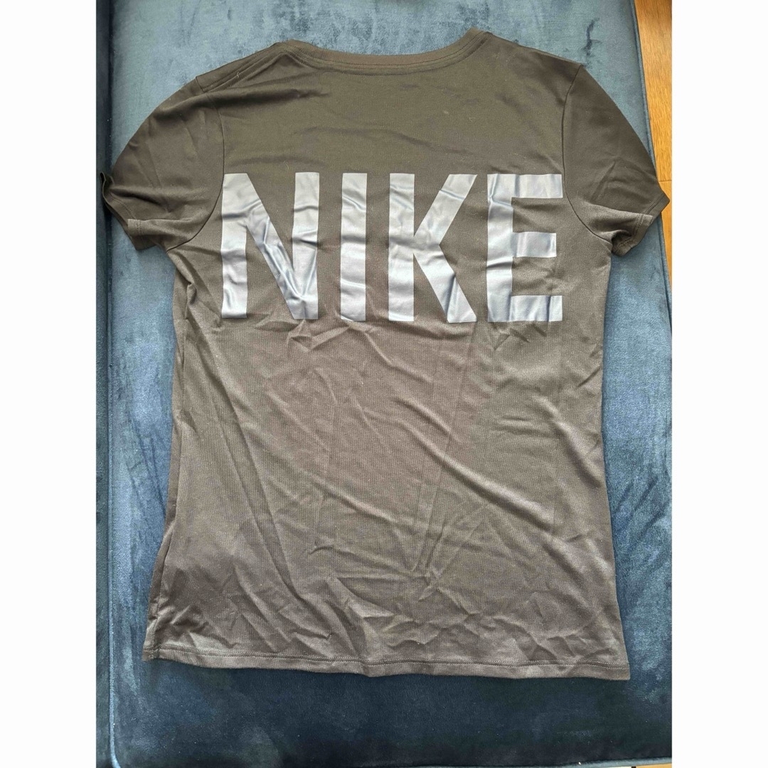 NIKE(ナイキ)のNIKE レディース　Tシャツ　バレンタイン レディースのトップス(Tシャツ(半袖/袖なし))の商品写真