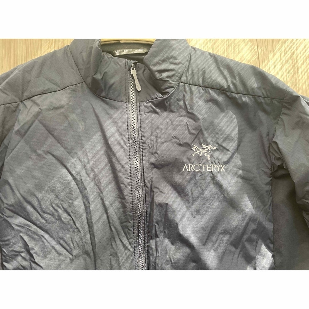 ARC'TERYX(アークテリクス)のARCTERYX ATOM LT JACKET M アトム　navy メンズのジャケット/アウター(ナイロンジャケット)の商品写真