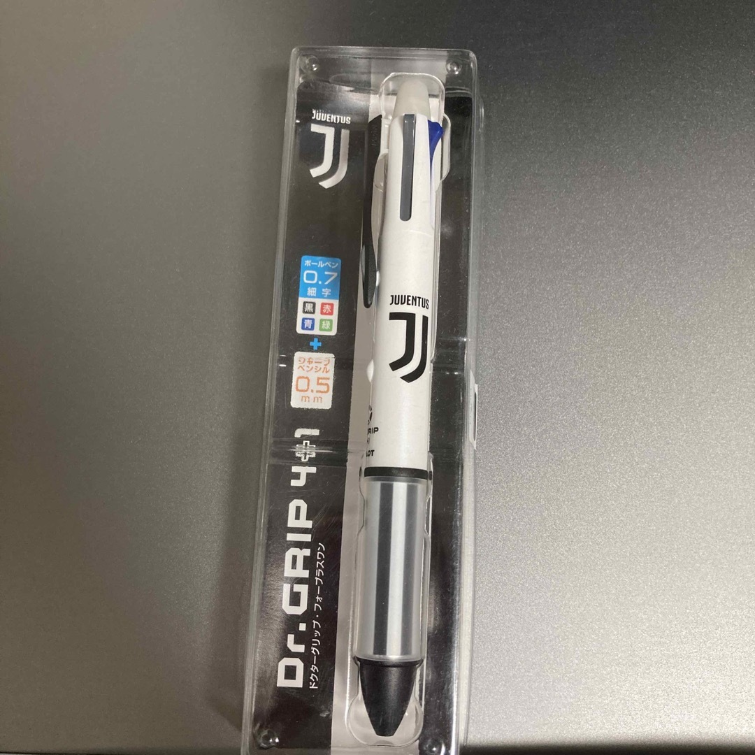 PILOT(パイロット)のPILOT Dr.GRIP４＋１ 限定 [JUVENTUS]コラボ インテリア/住まい/日用品の文房具(ペン/マーカー)の商品写真