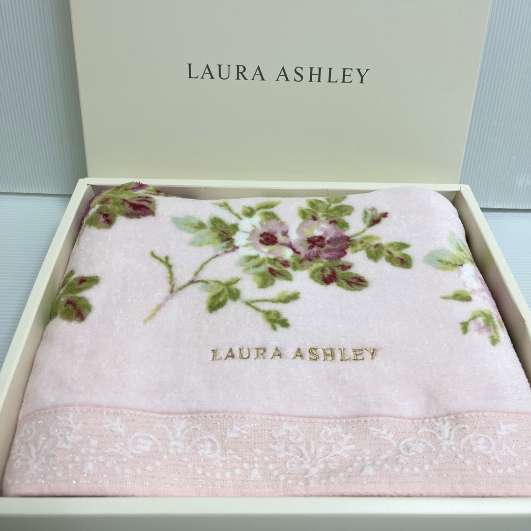 LAURA ASHLEY(ローラアシュレイ)の新品　ローラアシュレイ　バスタオル　1枚　アンジェリカ　ピンク　ウチノ　タオル インテリア/住まい/日用品の日用品/生活雑貨/旅行(タオル/バス用品)の商品写真