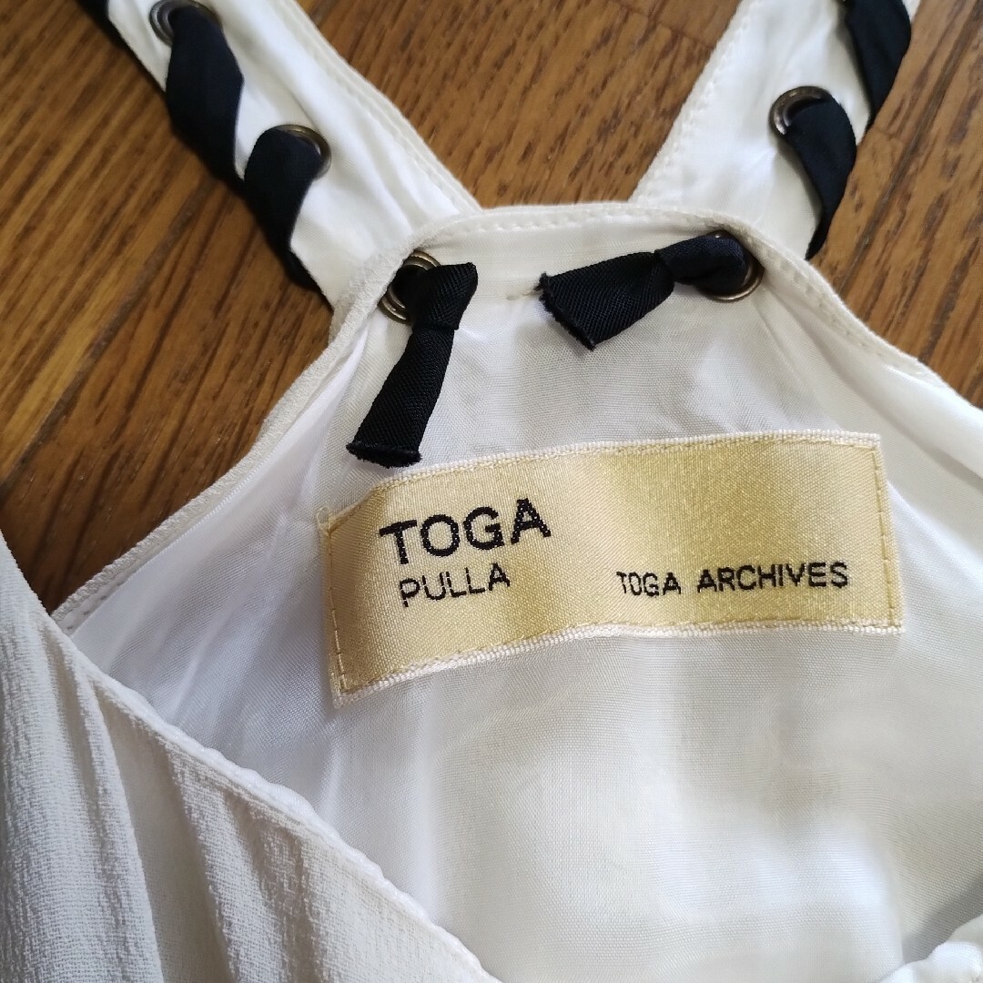 TOGA PULLA(トーガプルラ)のTOGA　PULLA 　トーガ　プルラ　ワンピース　デザインワンピース レディースのワンピース(ひざ丈ワンピース)の商品写真