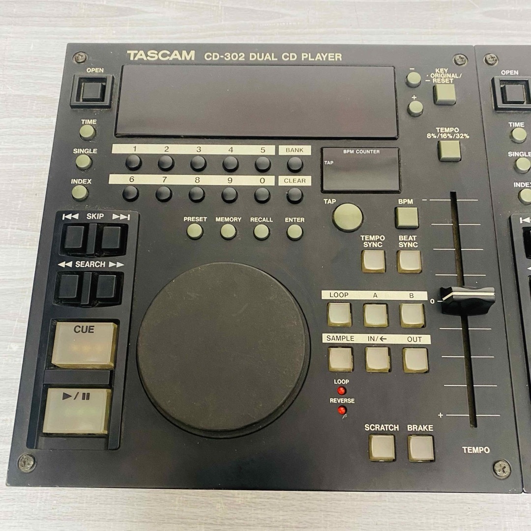 TASCAM タスカム CD-302 DUAL CD PLAYER 楽器のDJ機器(CDJ)の商品写真