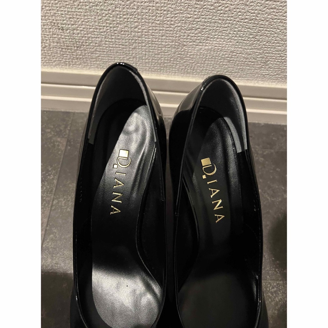 DIANA(ダイアナ)のダイアナ ハイヒール エナメル 黒  レッドソール アーモンドトゥ 24.5cm レディースの靴/シューズ(ハイヒール/パンプス)の商品写真