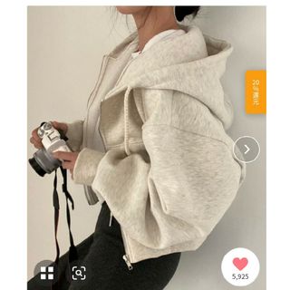 ザラ(ZARA)のルーズショート丈パーカー　キナリ(パーカー)