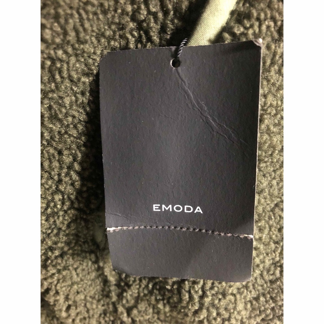 EMODA(エモダ)の未使用 EMODA エモダ コンビブルゾン コート カーキ タグ付き レディースのジャケット/アウター(ロングコート)の商品写真
