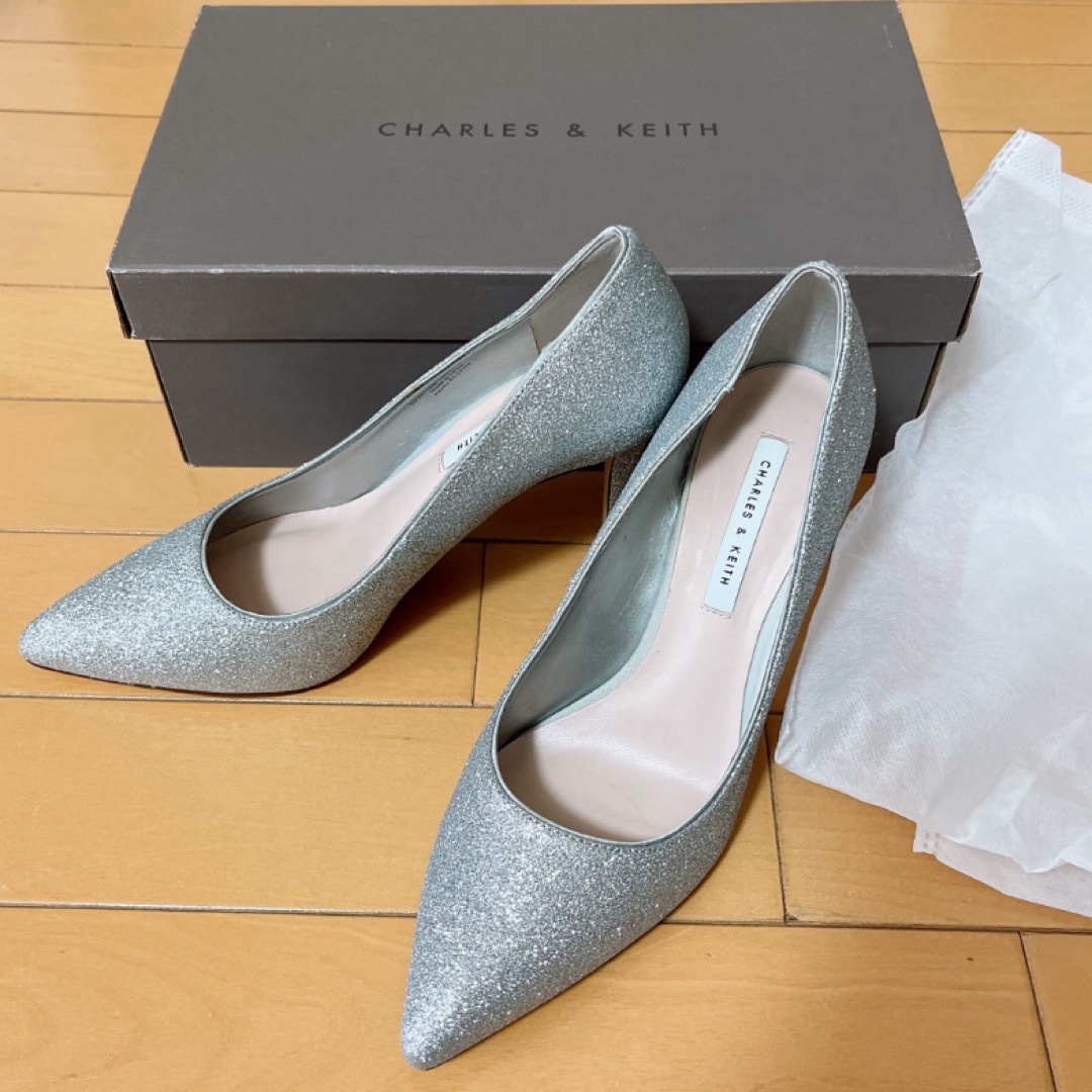 Charles and Keith(チャールズアンドキース)のCHARLES &KEITH グリッターパンプス レディースの靴/シューズ(ハイヒール/パンプス)の商品写真