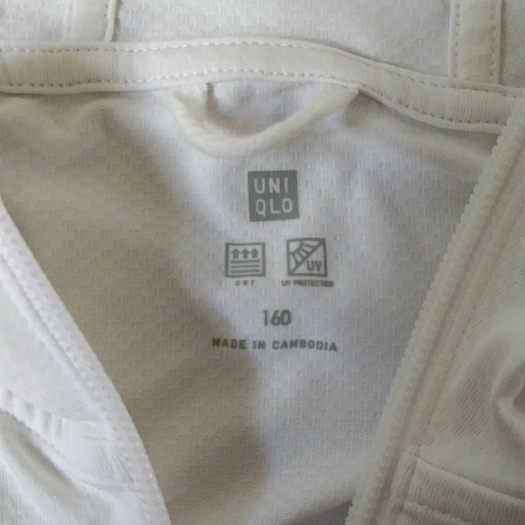 UNIQLO(ユニクロ)の送料込み ユニクロUNIQLO 白色キッズ160cmサイズ キッズ/ベビー/マタニティのキッズ服男の子用(90cm~)(その他)の商品写真