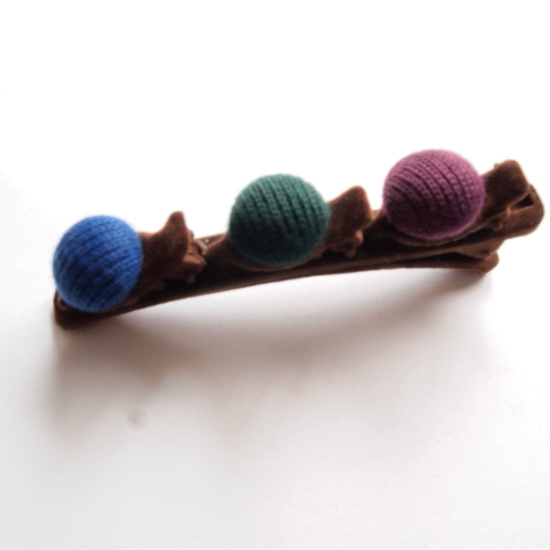 ヘアクリップ ヘアアレンジ 編み込み風 可愛い ボタンデザイン レディースのヘアアクセサリー(バレッタ/ヘアクリップ)の商品写真