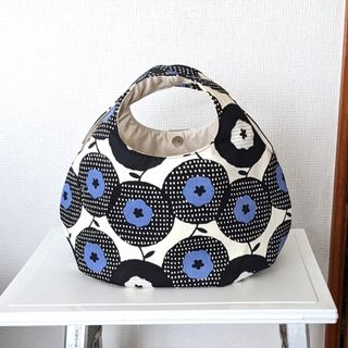 北欧調　丸いお花　丸底　ころりんバッグ　ハンドメイド(バッグ)