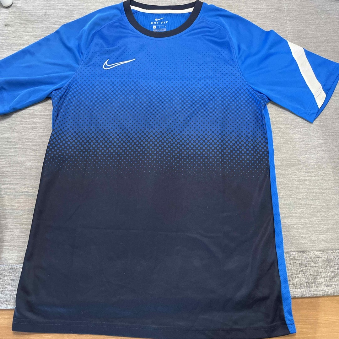 NIKE(ナイキ)のNIKE ドライフィットシャツ スポーツ/アウトドアのサッカー/フットサル(ウェア)の商品写真