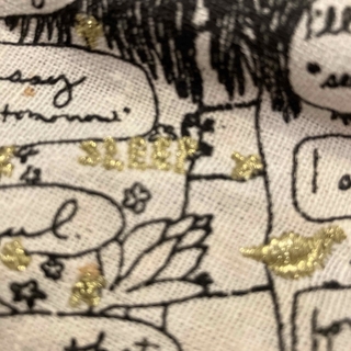 最終価格鳥の形をしたポーチ　英語のプリント金色の刺繍の星やスリープの文字可愛い(ポーチ)