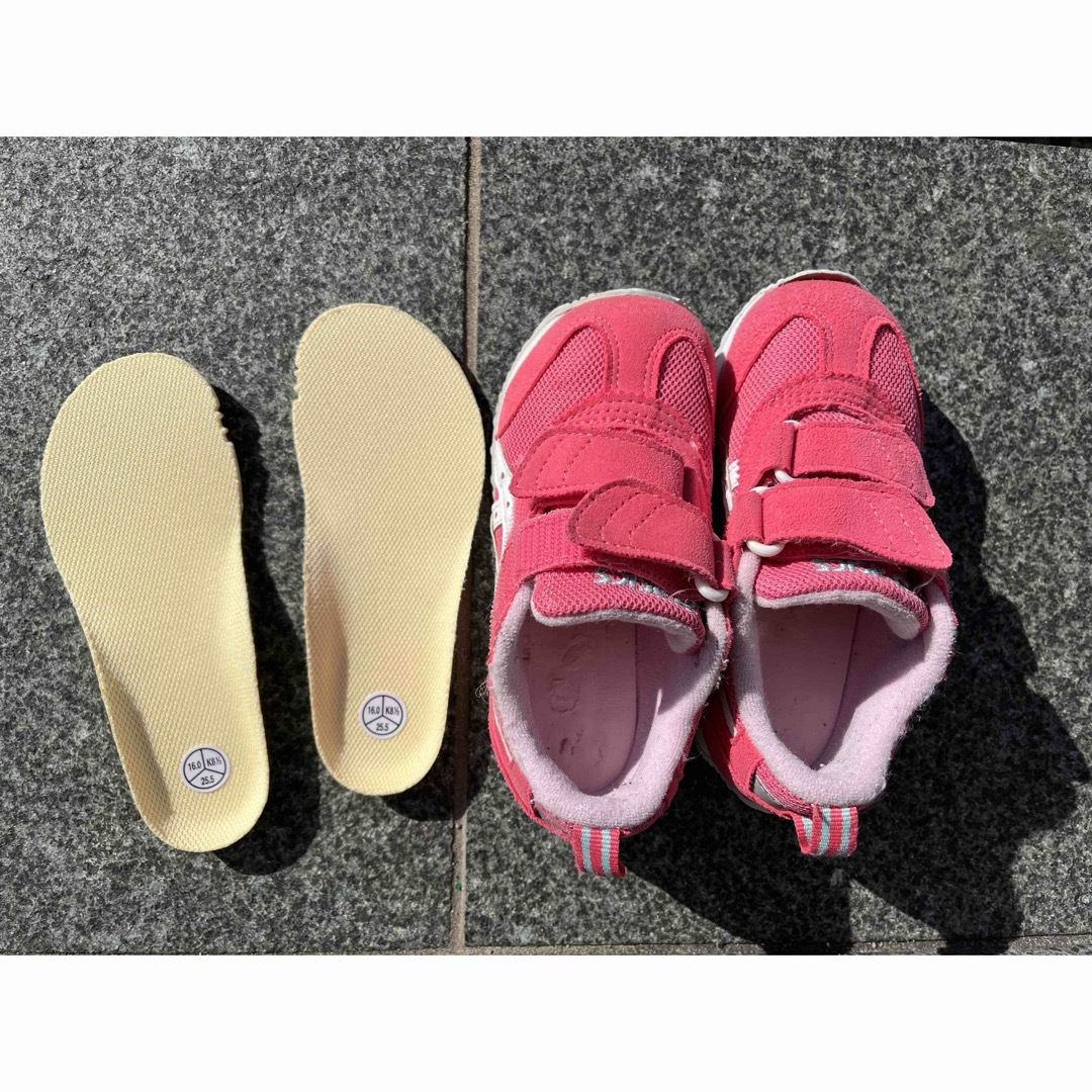 asics(アシックス)のアシックス　スニーカー キッズ/ベビー/マタニティのキッズ靴/シューズ(15cm~)(スニーカー)の商品写真